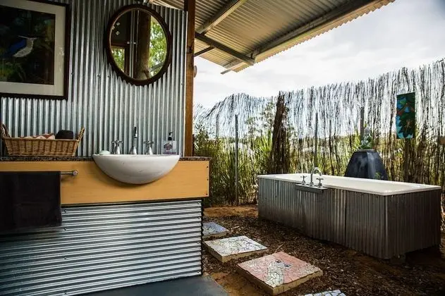 Basic Oda, Ortak Banyo