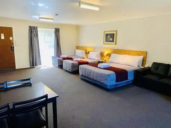 Deluxe Family Room