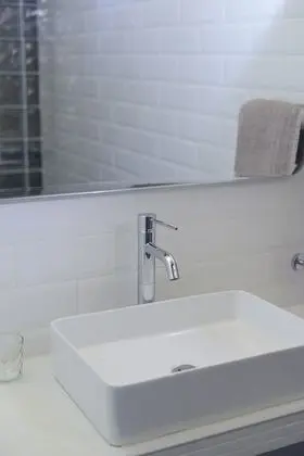 Tek Büyük veya İki Ayrı Yataklı Oda, Banyolu/Duşlu