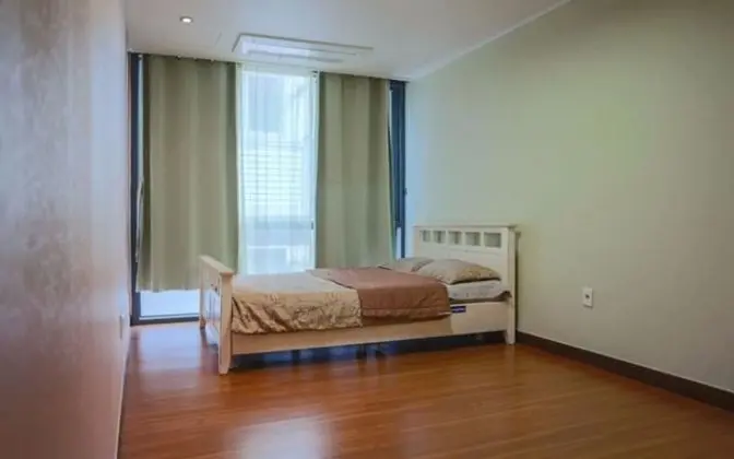 Oda (Room 202)