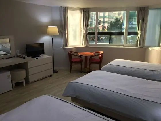 Üç Kişilik Oda