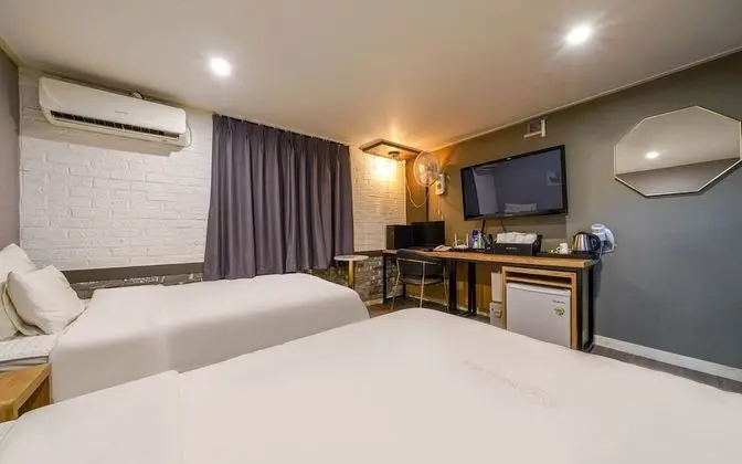 Oda (Deluxe Twin (NETFLIX free viewing lat)