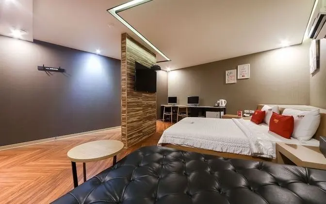 Oda (Royal Suite couple PC room + NETPLEX )