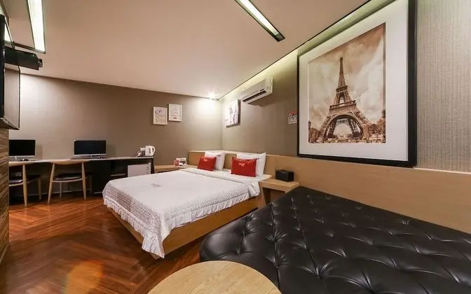Oda (Royal Suite couple PC room + NETPLEX )
