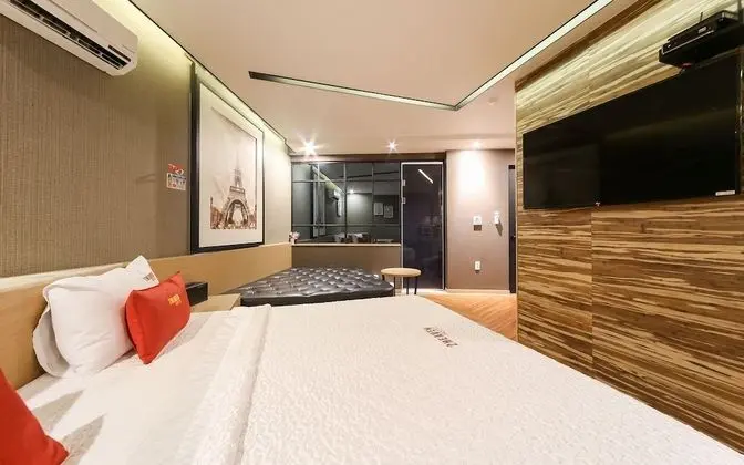 Oda (Royal Suite couple PC room + NETPLEX )