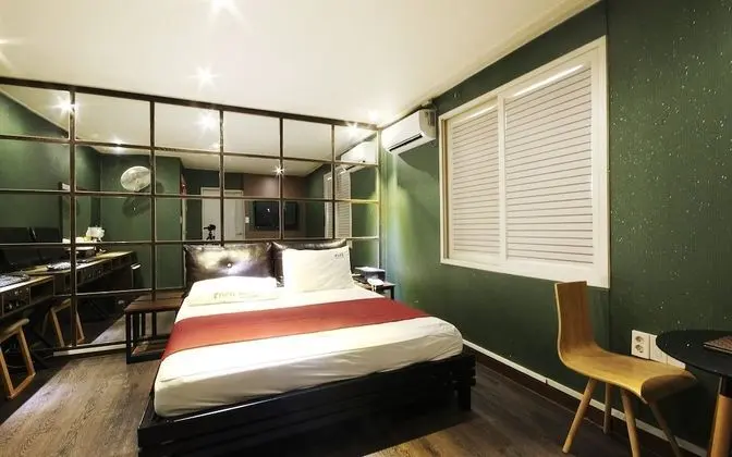 Oda (Standard Room (Netflix Available/MAX )