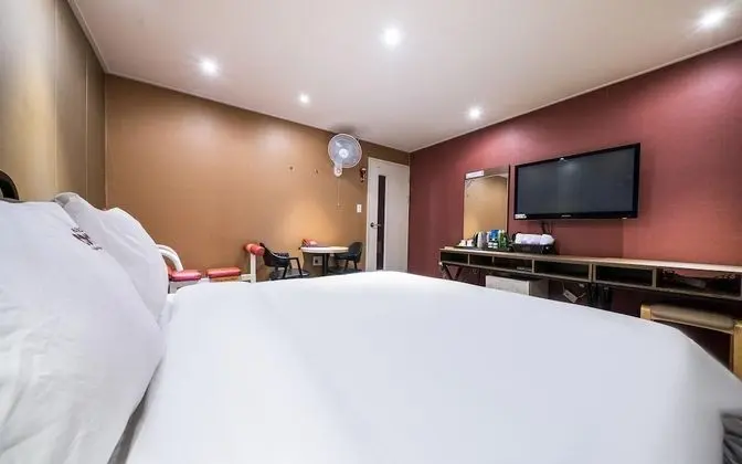 Oda (Standard Room (Netflix Available/MAX )
