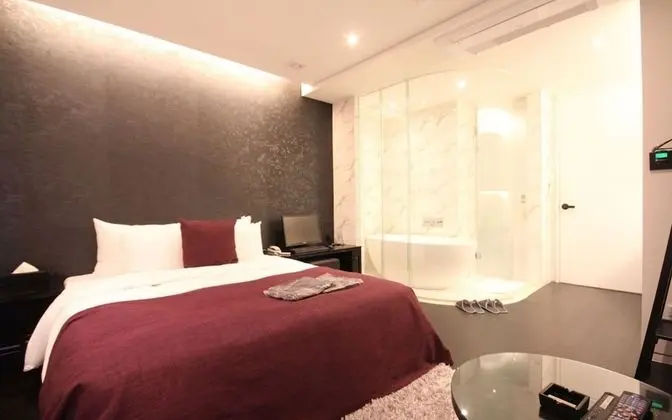 Oda (Deluxe (Free Netflix watching))