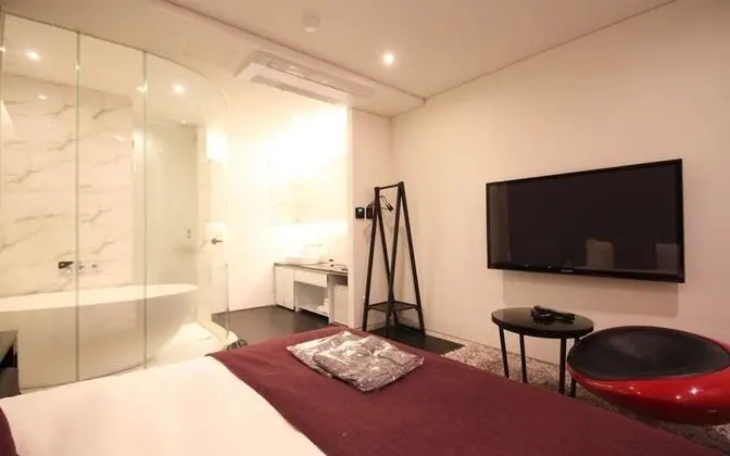 Oda (Deluxe (Free Netflix watching))