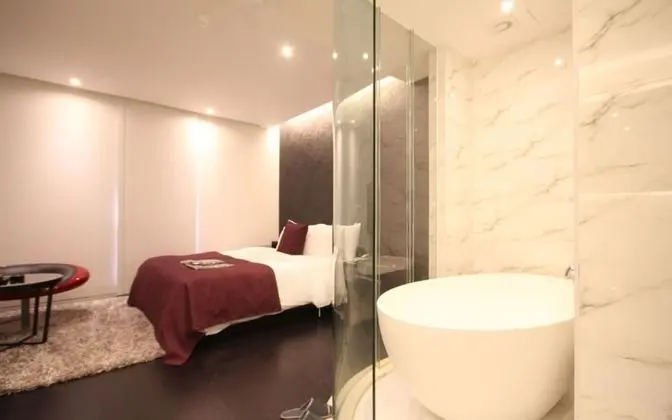 Oda (Deluxe (Free Netflix watching))