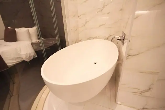 Oda (Deluxe (Free Netflix watching))