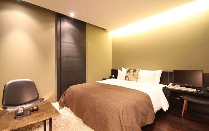 Oda (Deluxe (Free Netflix watching))