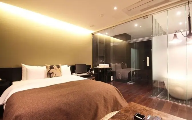 Oda (Deluxe (Free Netflix watching))