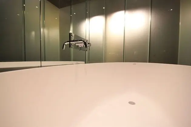 Oda (Deluxe (Free Netflix watching))