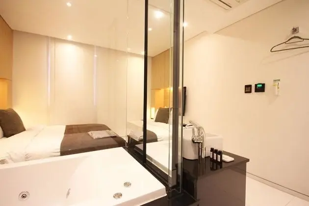 Oda (Standard (Free Netflix watching))