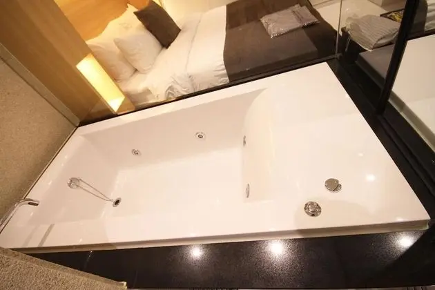 Oda (Standard (Free Netflix watching))