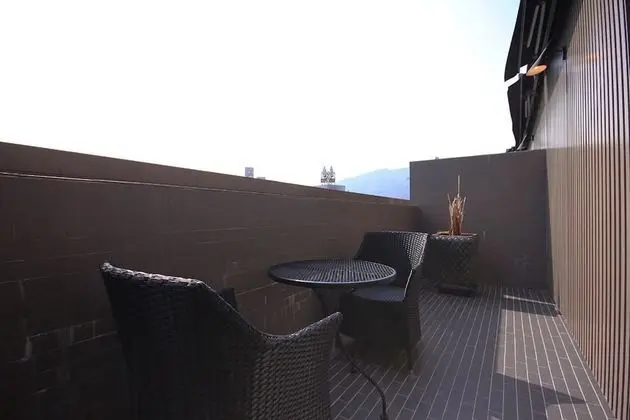 Oda (Standard (Free Netflix watching))