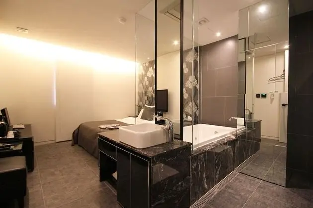 Oda (Standard (Free Netflix watching))