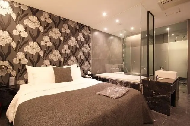 Oda (Standard (Free Netflix watching))