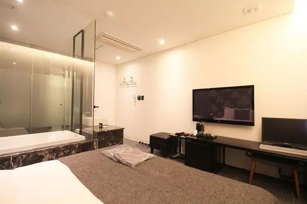 Oda (Standard (Free Netflix watching))