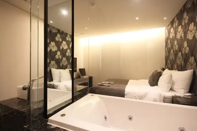 Oda (Standard (Free Netflix watching))