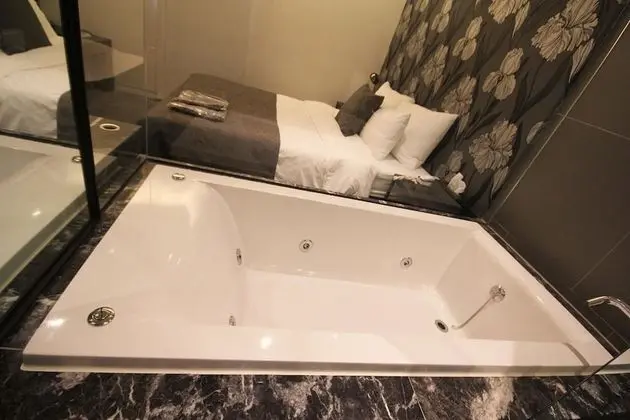 Oda (Standard (Free Netflix watching))