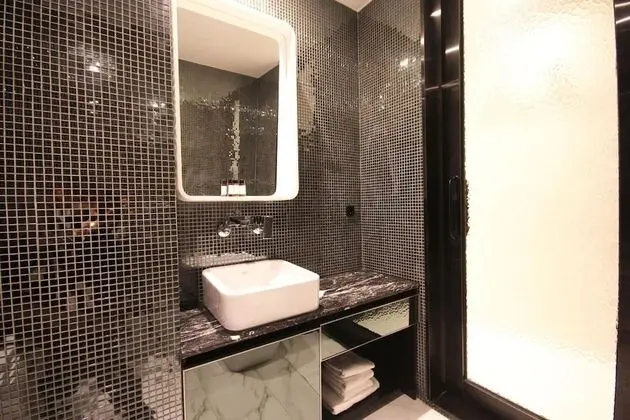 Oda (Standard (Free Netflix watching))