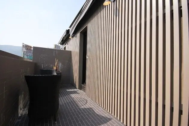 Oda (Standard (Free Netflix watching))