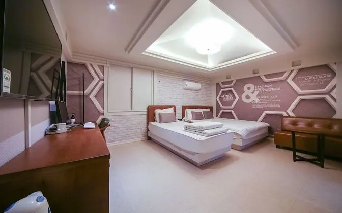 Oda (Twin (NETFLIX free use))