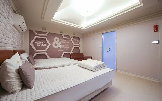 Oda (Twin (NETFLIX free use))