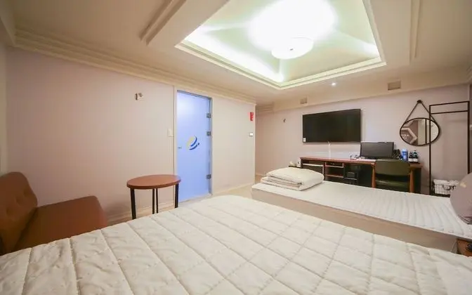 Oda (Twin (NETFLIX free use))