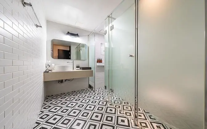 Oda (Twin (Netflix viewing + double bed + )