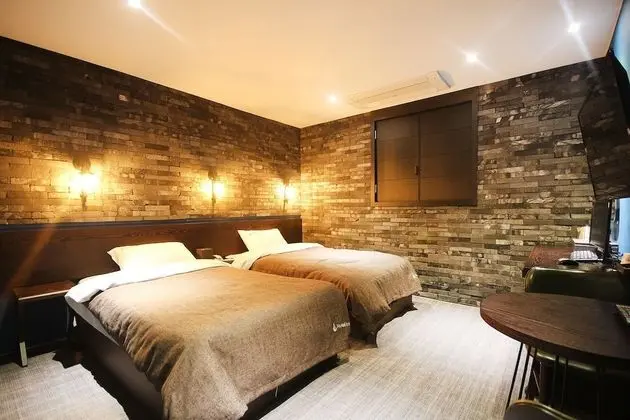 Oda (Twin (Netflix viewing + double bed + )