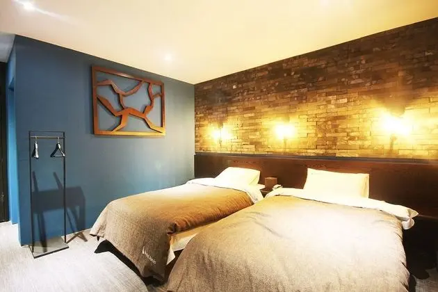 Oda (Twin (Netflix viewing + double bed + )