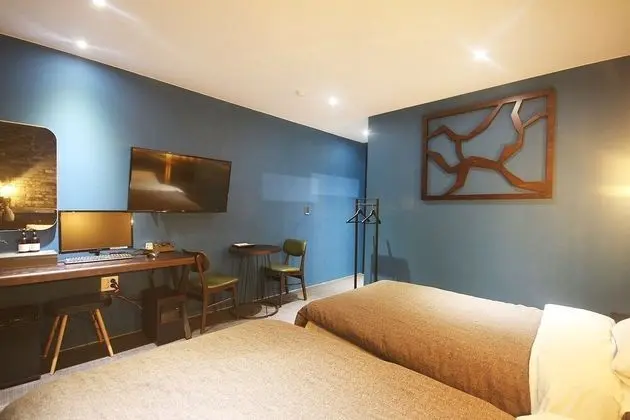 Oda (Twin (Netflix viewing + double bed + )