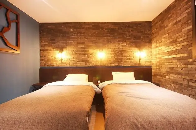 Oda (Twin (Netflix viewing + double bed + )