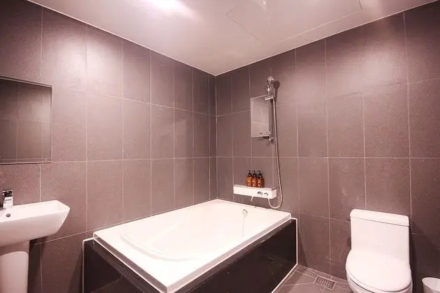 Oda (Twin (Netflix viewing + double bed + )