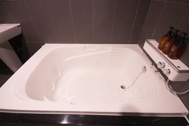 Oda (Twin (Netflix viewing + double bed + )