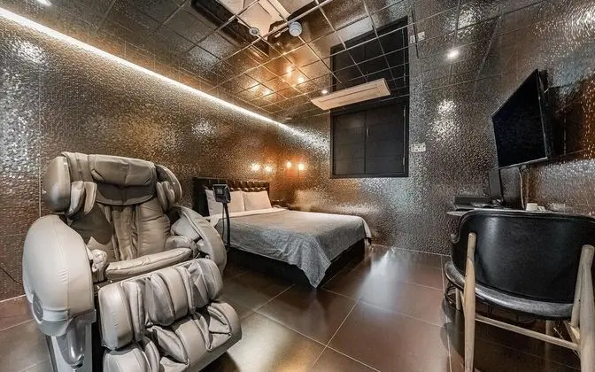 Oda (VIP * massage chair*(Netflix viewable)