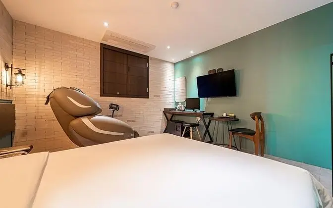 Oda (VIP * massage chair*(Netflix viewable)