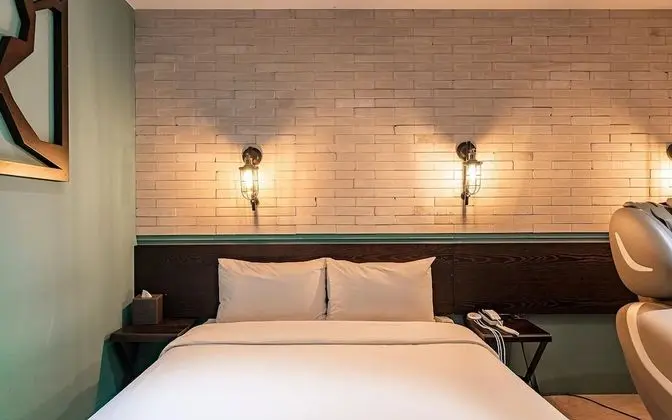 Oda (VIP * massage chair*(Netflix viewable)