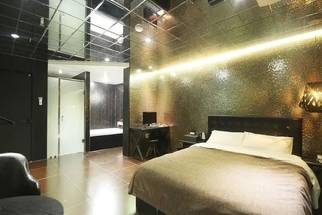 Oda (VIP * massage chair*(Netflix viewable)