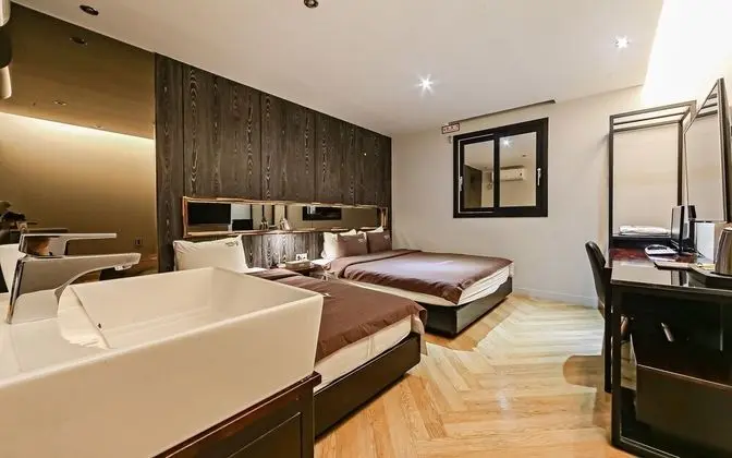 Oda (Twin (Office PC< Double + Single Bed))