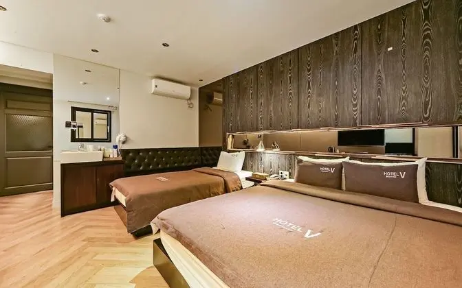 Oda (Twin (Office PC< Double + Single Bed))