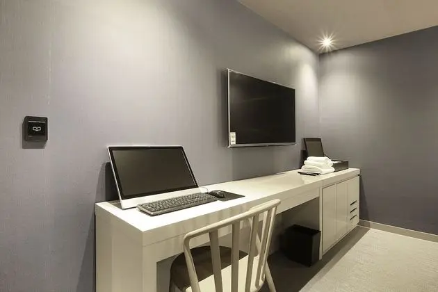 Oda (Deluxe Double (Disney Netflix free Yo)