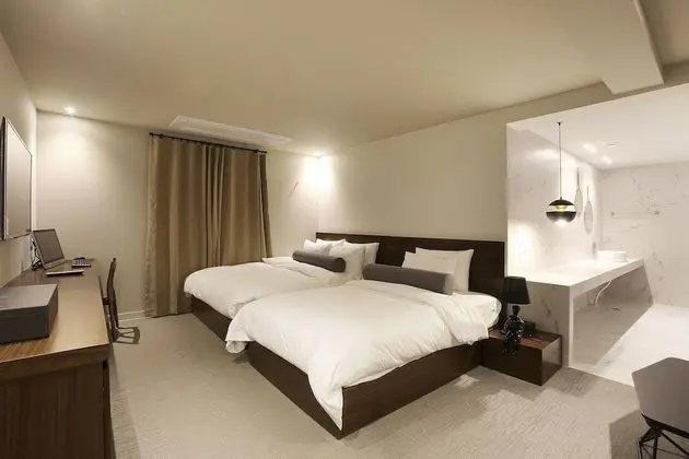 Oda (Sweet Twin (Disney Netflix free YouTu)