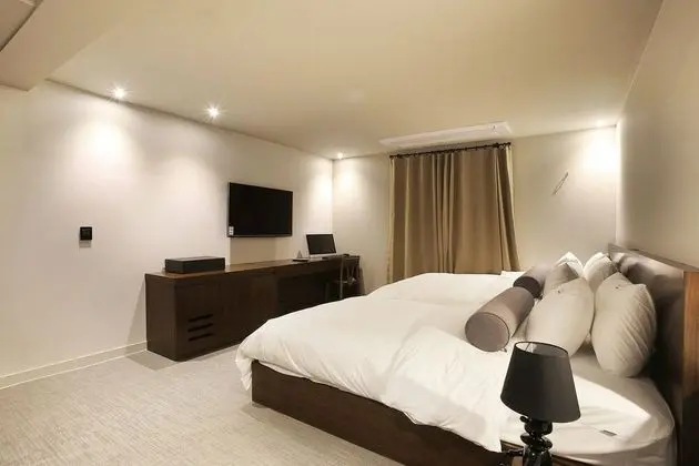 Oda (Sweet Twin (Disney Netflix free YouTu)