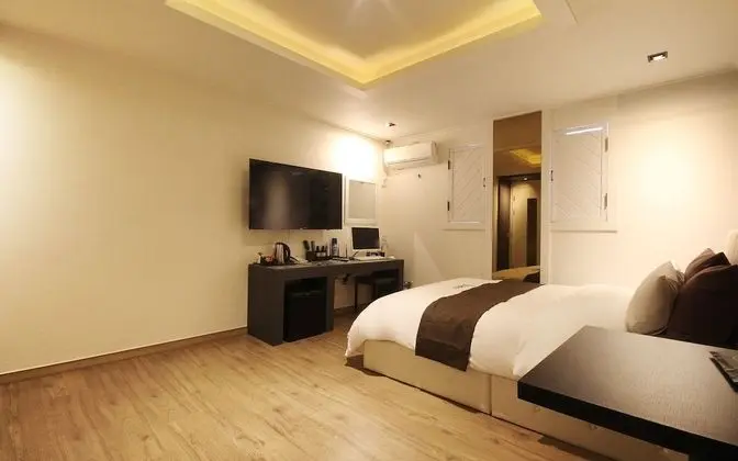 Oda (Deluxe (free Netflix available))