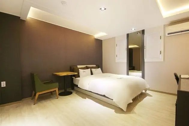 Oda (Deluxe (free Netflix available))