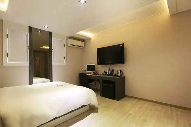 Oda (Deluxe (free Netflix available))